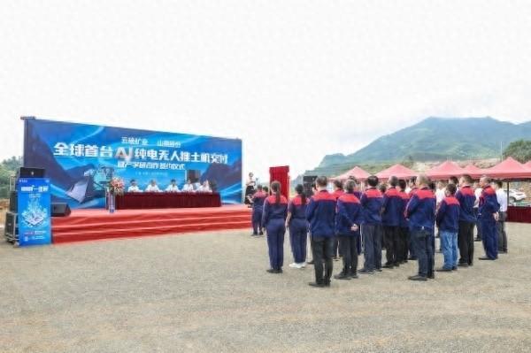 钱龙配资 山东重工所属山推全球首台AI纯电无人推土机交付使用