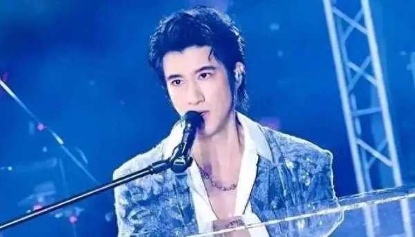 宝融配资 从天王到谷底再翻身，王力宏用歌声证明清白，公益感动全网